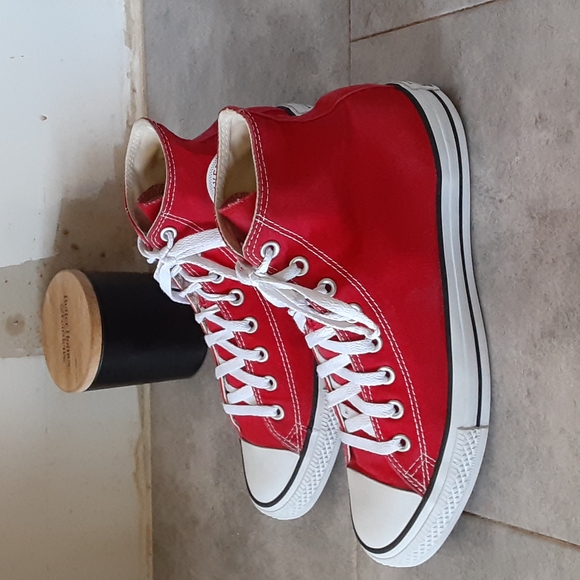 Other - Converse  unisex  men 9 women  11